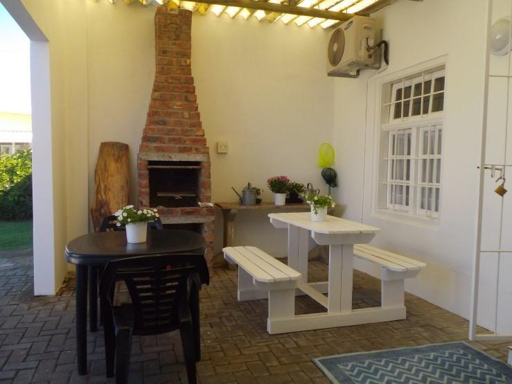 Breeze Inn Guesthouse Kidd's Beach Exterior photo